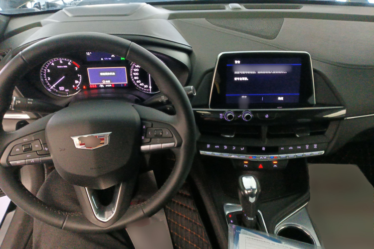 凯迪拉克CT4 2023款 25T 豪华型中控内饰12