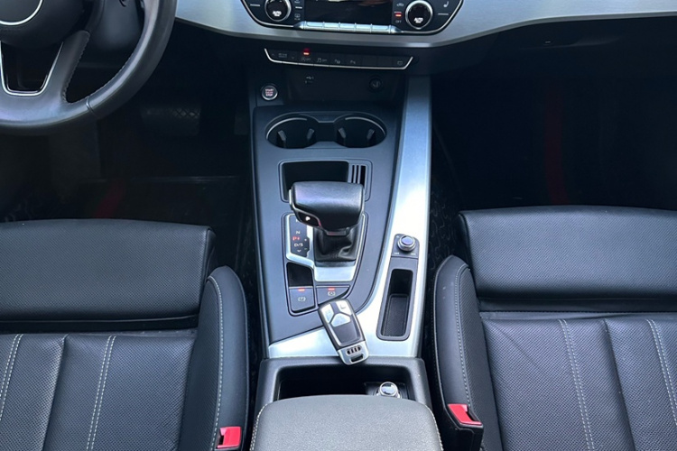 奥迪A4L 2020款 40 TFSI 豪华动感型中控内饰7005