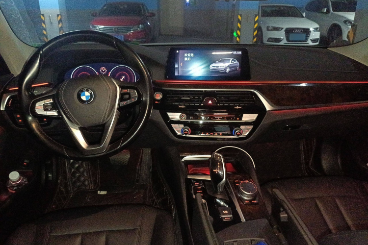 宝马5系 2019款 525Li 豪华套装中控内饰7002