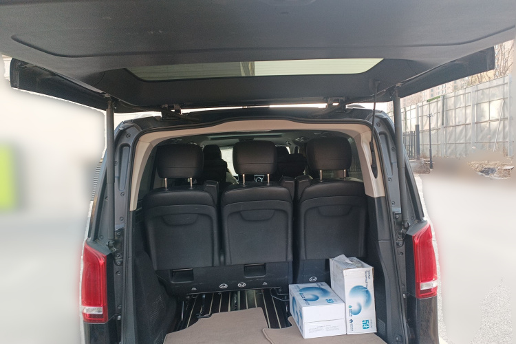 奔驰V级 2018款 V 260 尊贵版 国VI中控内饰23