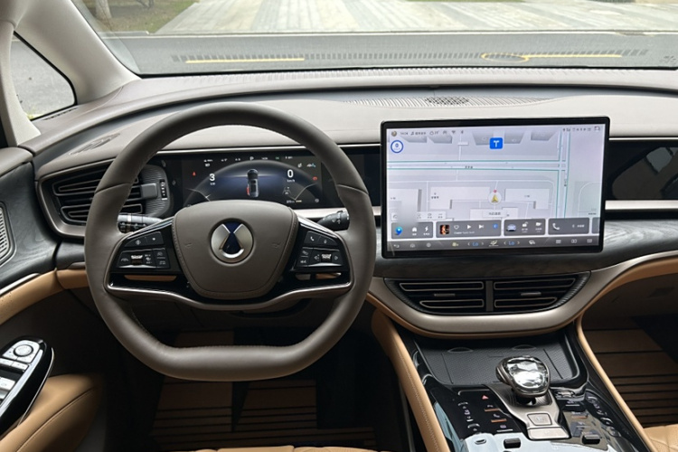 腾势D9 2022款 DM-i 1040 尊贵型中控内饰7002