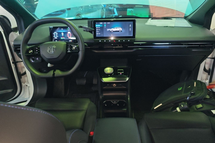 名爵 MG4 EV 2022款 425km 豪华版中控内饰12