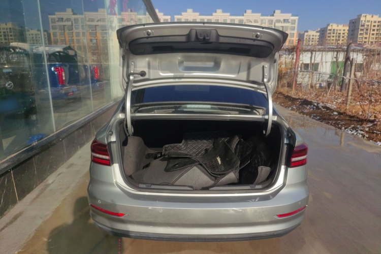 大众 朗逸 2021款 1.5L 自动风尚版机舱底盘23