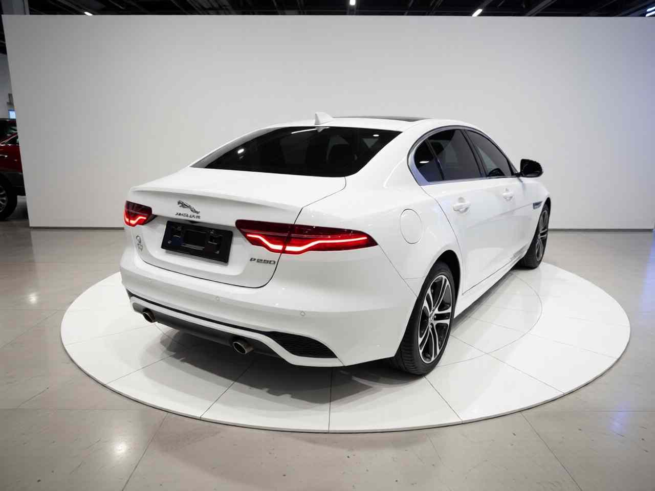 捷豹XEL 2023款 2.0T 250PS R-DYNAMIC S进取运动版(5)