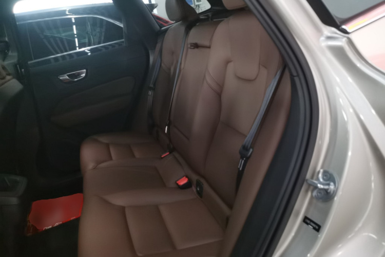 沃尔沃XC60 2024款 B5 四驱智逸豪华版中控内饰21