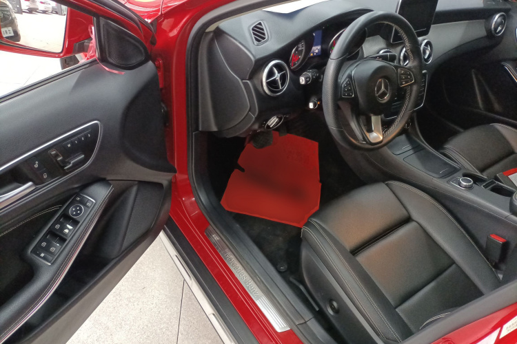 奔驰GLA 2016款 GLA 200 动感型中控内饰7003