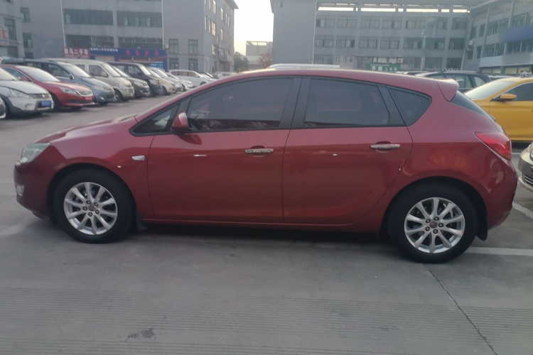 别克 英朗 2014款 XT 1.6L 自动时尚版车身外观4