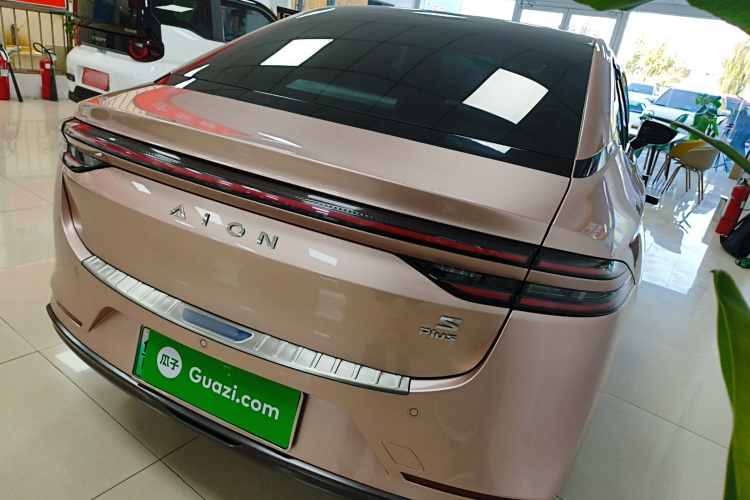 埃安 AION S Plus 2021款 70 智领版车身外观7