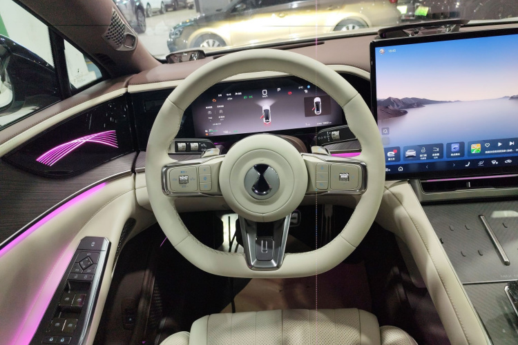 腾势Z9GT 2024款 1100四驱Ultra版中控内饰13