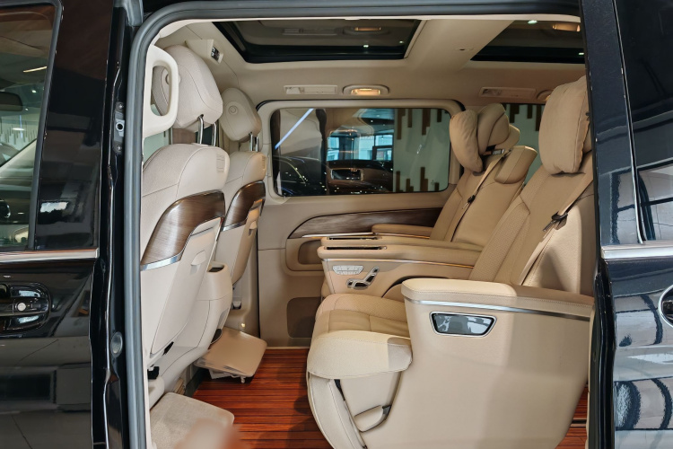 奔驰V级 2020款 V 260 L 长轴距豪华版中控内饰7002