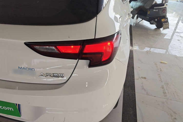 别克 威朗 2016款 两厢 15S 自动进取型车身外观9