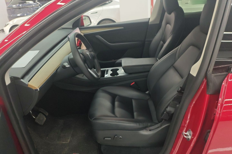 特斯拉 Model Y 2022款 长续航全轮驱动版中控内饰19