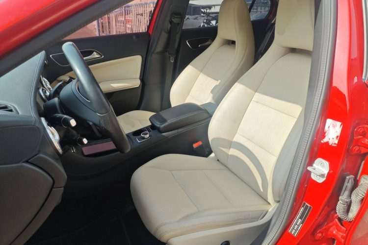 奔驰GLA 2015款 GLA 220 4MATIC 时尚型中控内饰19