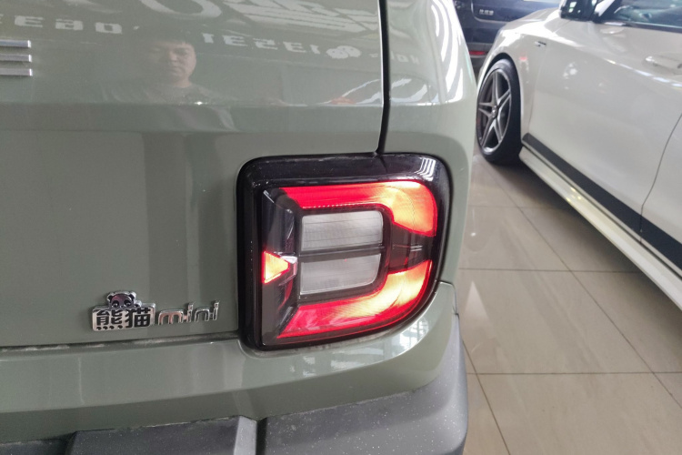 吉利银河 2025款 210km 熊猫骑士车身外观6001