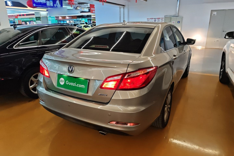 长安 逸动 2016款 1.6L 自动风尚型车身外观7