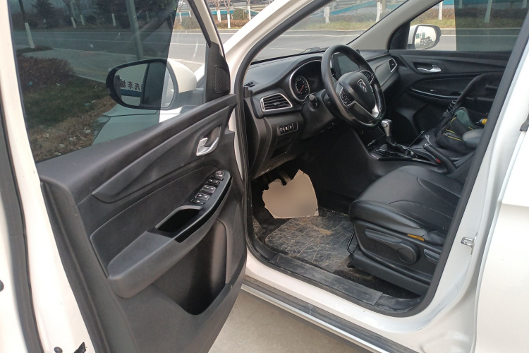 宝骏730 2019款 1.5T CVT时尚型 7座 国VI中控内饰20