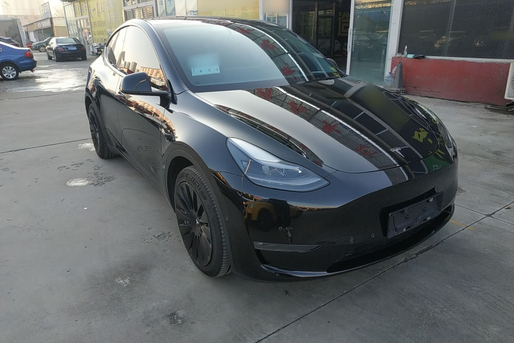 特斯拉 Model Y 2022款 长续航全轮驱动版车身外观3