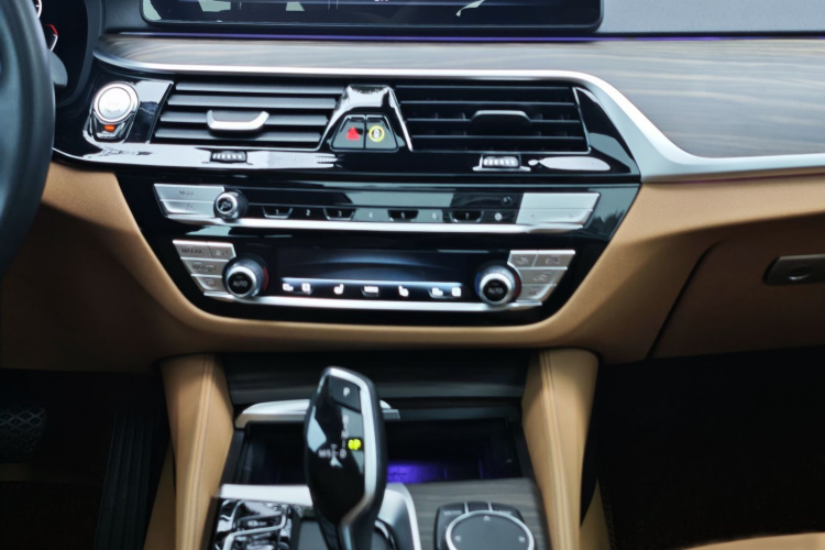 宝马6系GT 2022款 630i 豪华设计套装中控内饰7005