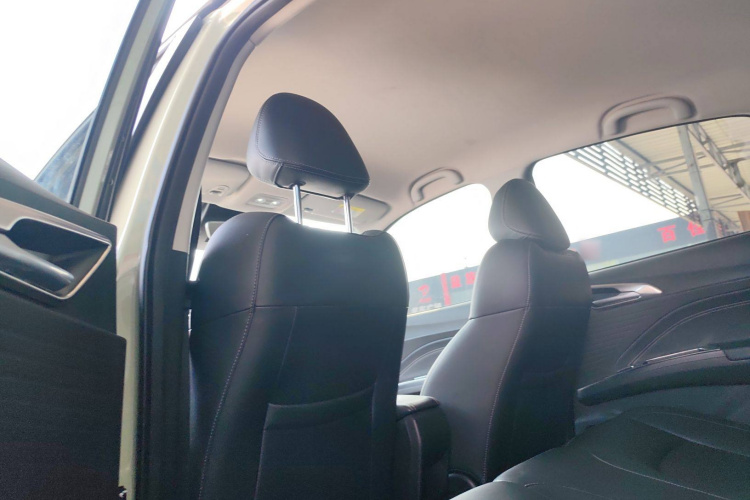 哪吒汽车 哪吒V 2022款 潮 400 Lite局部细节22