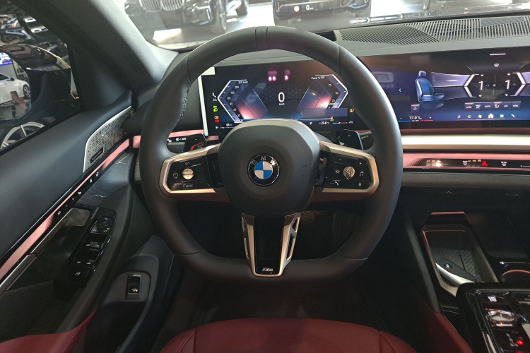 宝马5系 2025款 530Li 尊享型 M运动套装中控内饰13