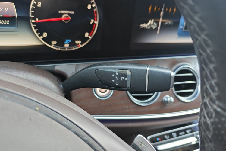 奔驰E级 2017款 E 300 L 豪华型局部细节18