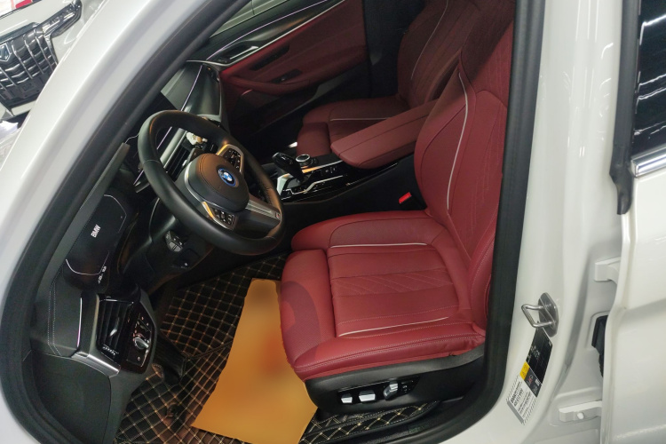 宝马5系新能源 2022款 改款二 535Le 先锋版M运动套装中控内饰19