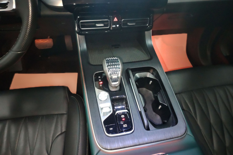 广汽传祺 传祺GS8 2022款 领航系列 2.0TGDI 两驱豪华智联版（七座）局部细节18