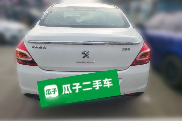 标致308 2014款 乐享版 经典 1.6L 手动风尚型车身外观6