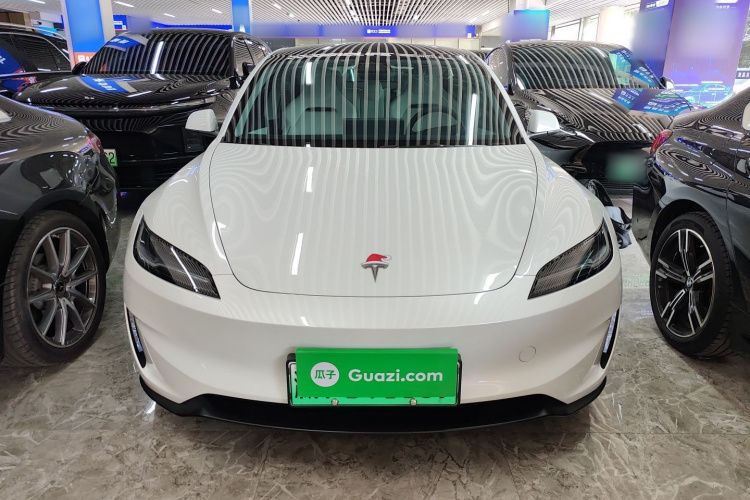 特斯拉 Model 3 2024款 高性能全轮驱动版车身外观2