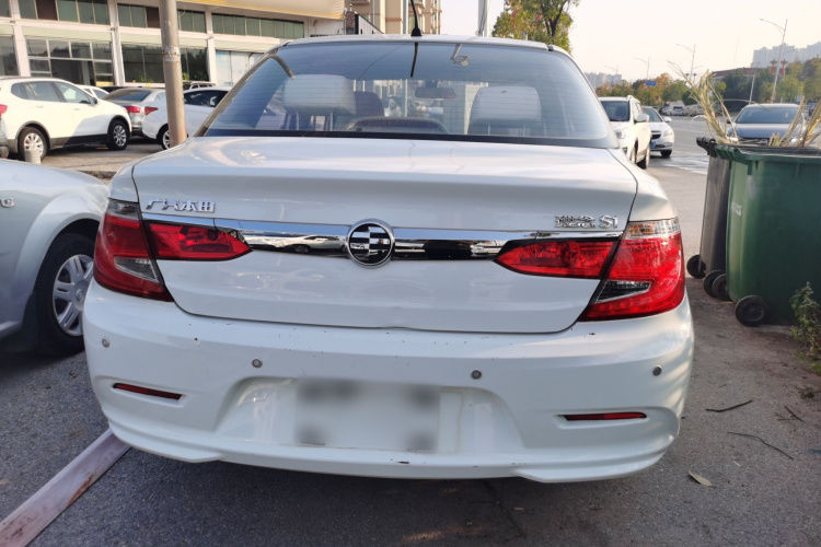 理念S1 2014款 1.3L 手动舒适版车身外观6