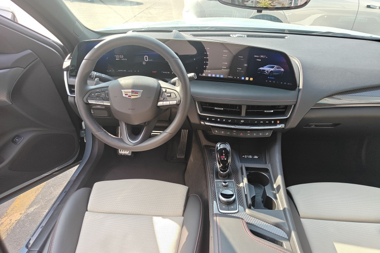 凯迪拉克CT5 2025款 28T 赛道性能版+巅峰赛道选装包中控内饰13