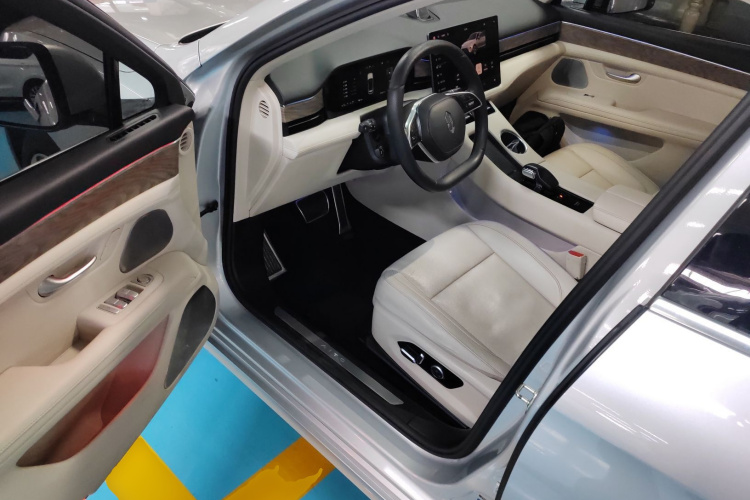 鸿蒙智行 问界M5 2022款 增程四驱旗舰版中控内饰7003