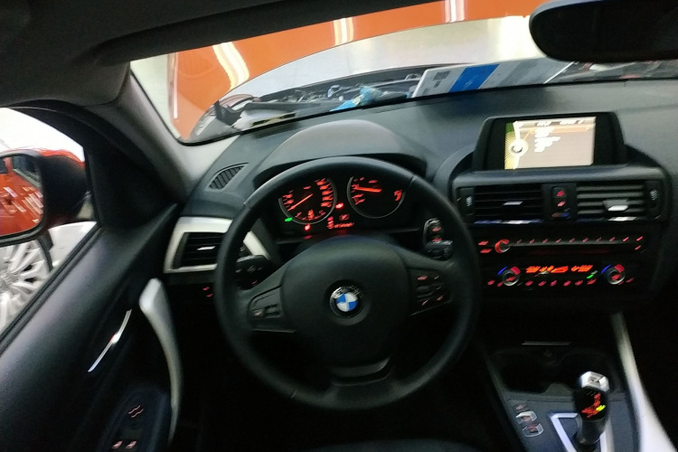 宝马1系(进口) 2013款 改款 118i 领先型中控内饰13