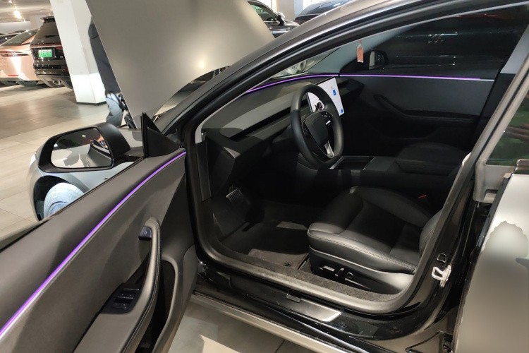 特斯拉 Model 3 2023款 后轮驱动版中控内饰20