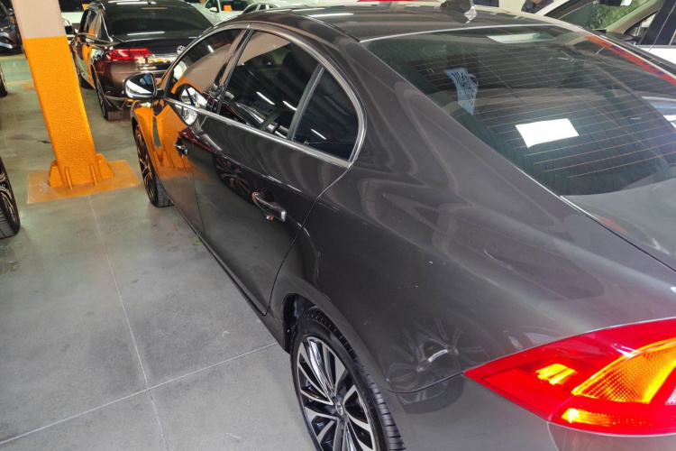 沃尔沃S60 2019款 S60L T5 智远版车身外观4