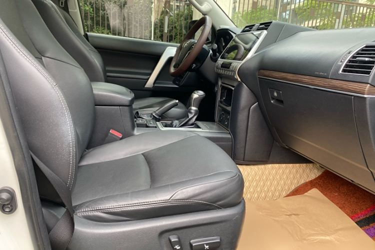 丰田 普拉多 2019款 3.5L 自动TX-L尊享版中控内饰7001