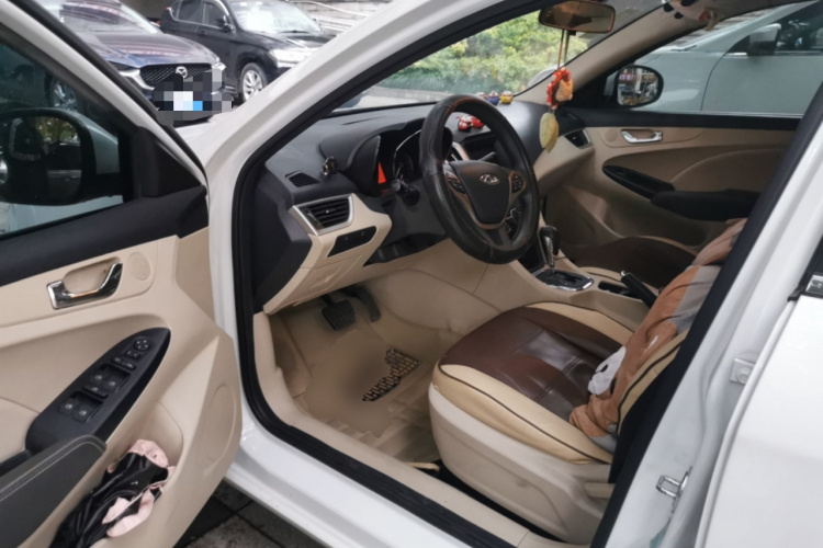 奇瑞 艾瑞泽7 2015款 1.6L CVT致领版中控内饰20