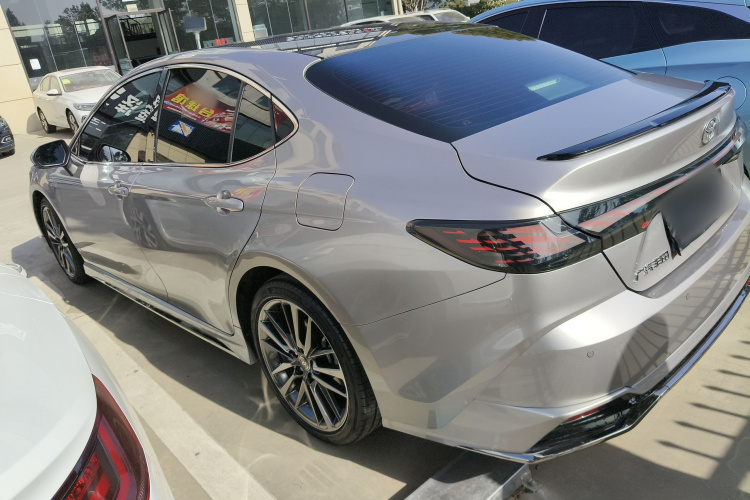 丰田 凯美瑞 2024款 双擎 2.0HXS 运动Plus版车身外观4