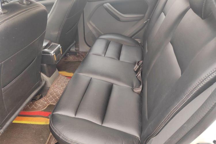 福特 福克斯 2013款 两厢经典 1.8L 自动基本型中控内饰7001