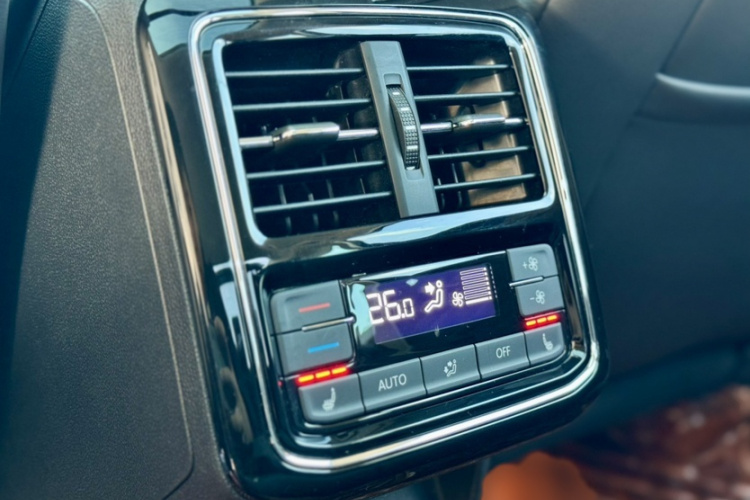 大众 帕萨特 2019款 380TSI 尊贵版 国VI局部细节9008