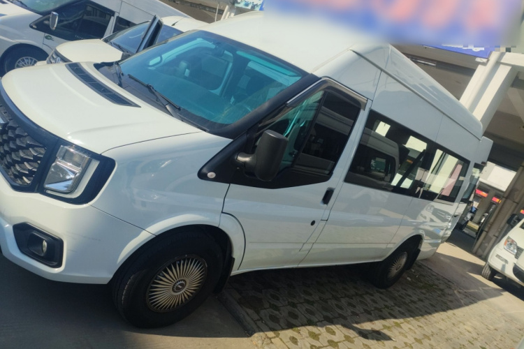 江铃福顺 2023款 2.0T 自动中轴中高顶商运型多功能乘用车7座车身外观4