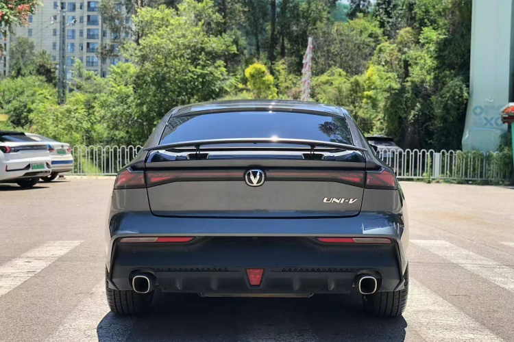 长安UNI-V 2022款 1.5T 尊贵型车身外观6003