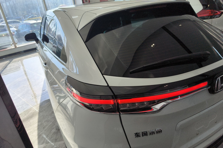 本田UR-V 2020款 240TURBO 两驱致悦版车身外观4