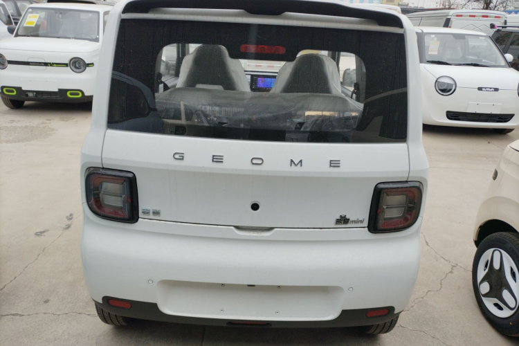 吉利银河 熊猫 2025款 210km 元气熊车身外观6