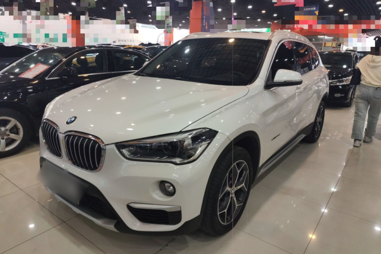 宝马X1 2018款 xDrive20Li 尊享型车身外观1