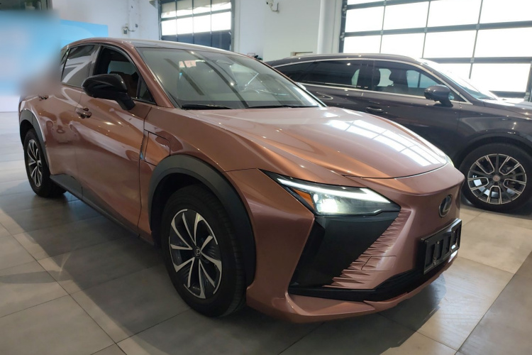 雷克萨斯RZ 2023款 450e 四驱纵享版车身外观3