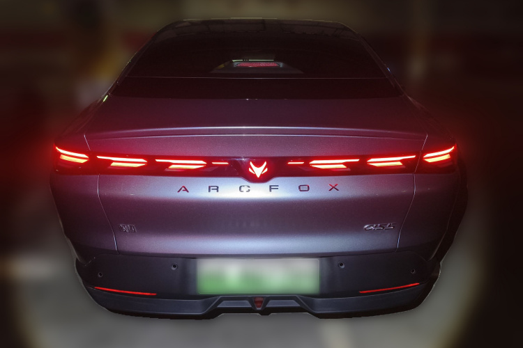 ARCFOX极狐 极狐 阿尔法S5 2024款 560PRO 185kW车身外观6