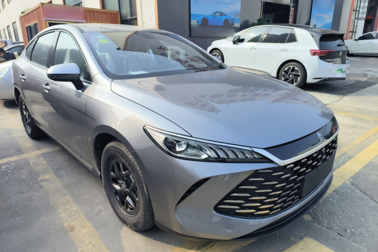 比亚迪 秦PLUS 2025款 DM-i 智驾版 55KM领先型车身外观3