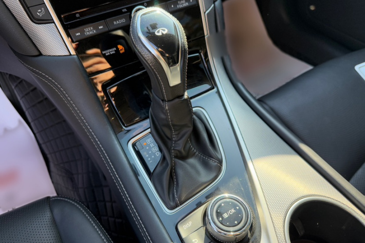 英菲尼迪Q50L 2021款 2.0T 逸享版局部细节9006