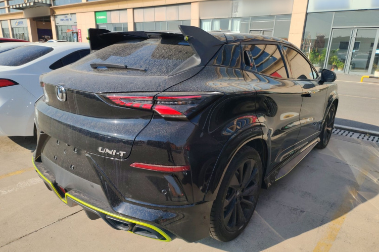 长安UNI-T 2022款 1.5T 运动版 旗舰型车身外观6005